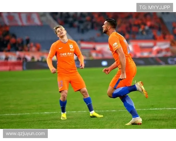 鲁能与上港比赛中越位争议引发热议球迷和专家各执己见